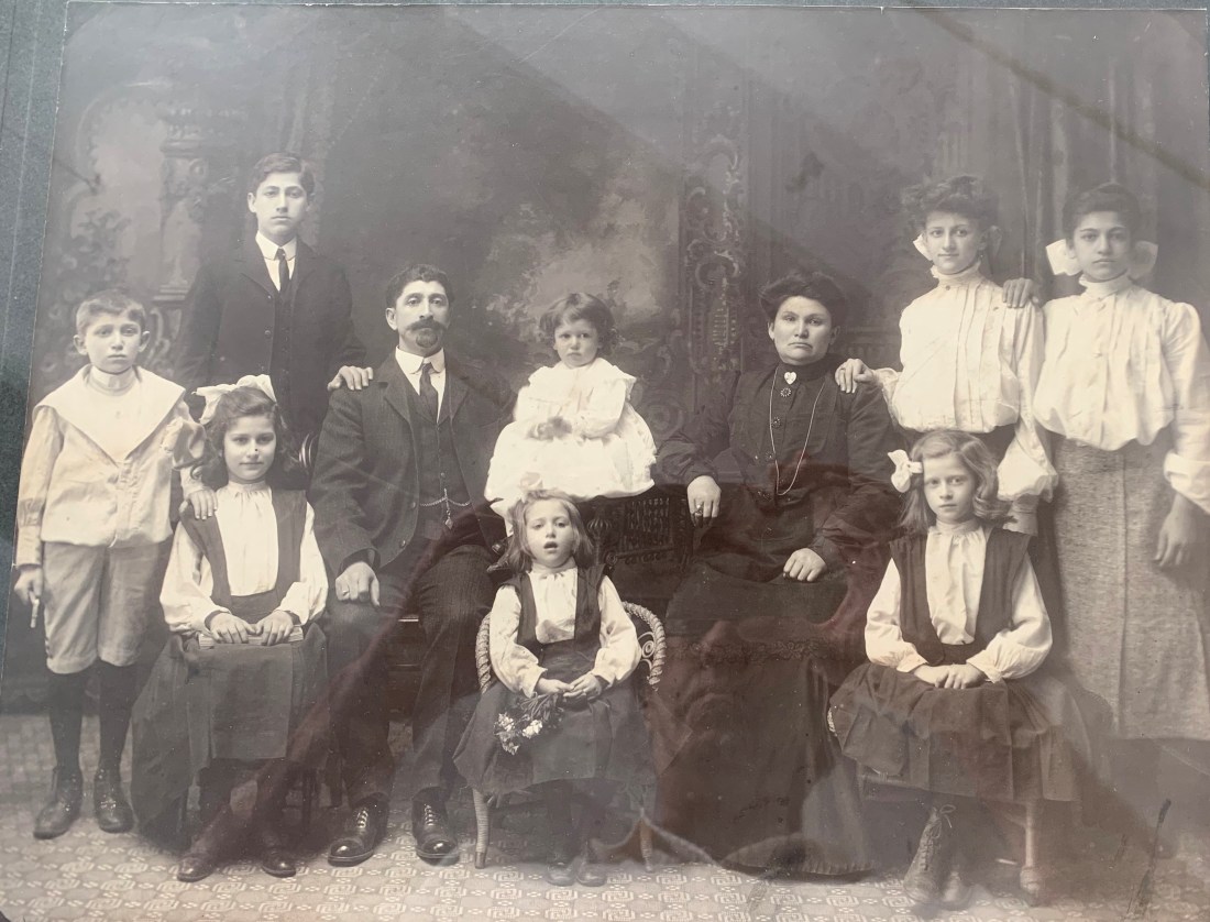 Ceasar family c 1903.JPG